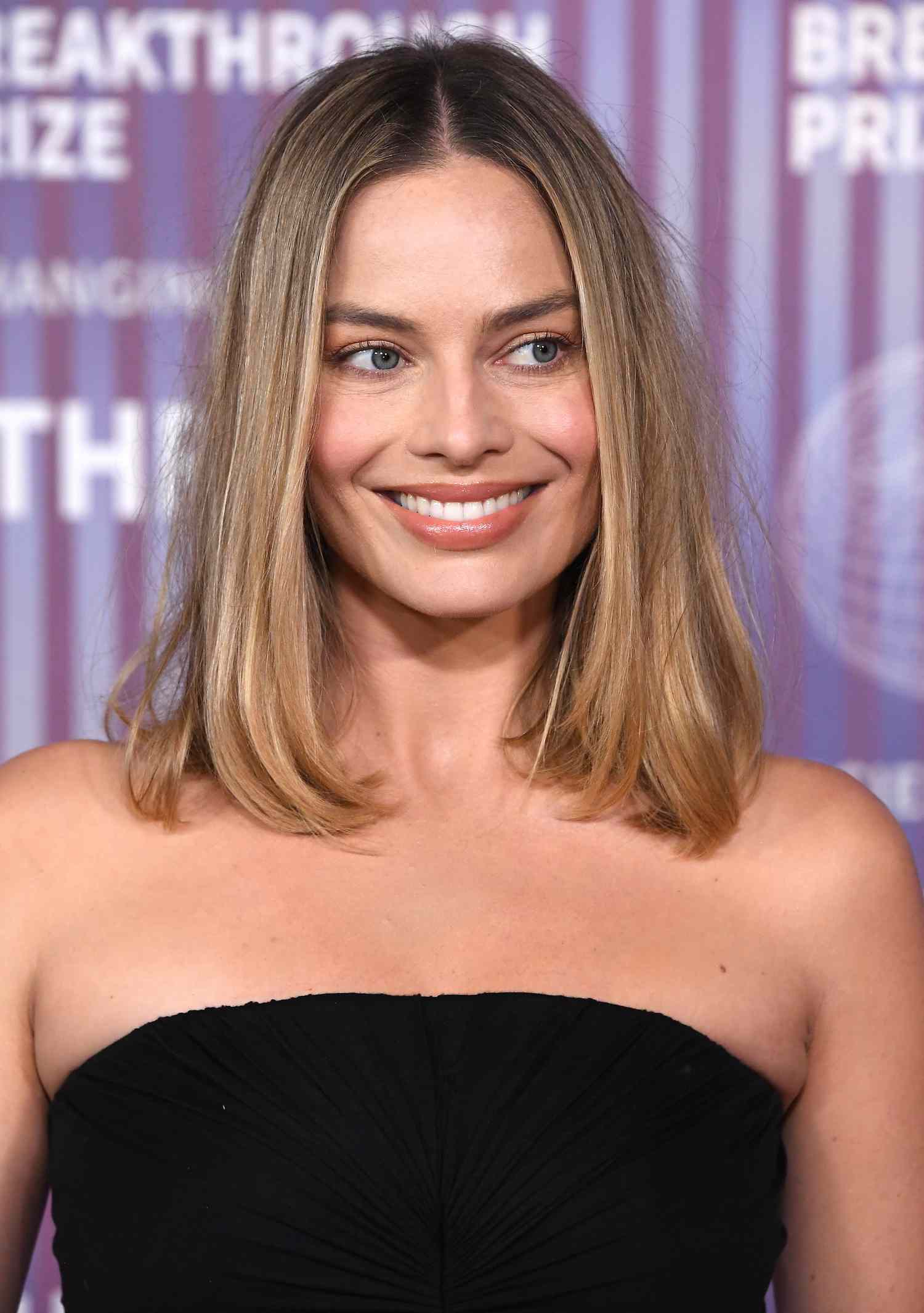 Margot Robbie xinh đẹp có quy trình chăm sóc da như thế nào